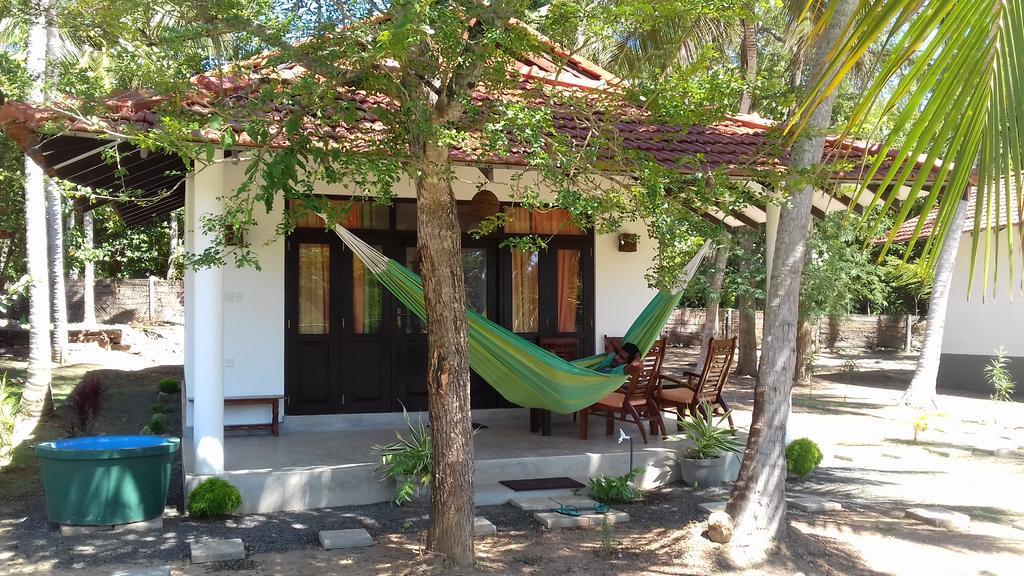 Chillenjoy Cabanas & Restaurant Tangalle Exterior photo