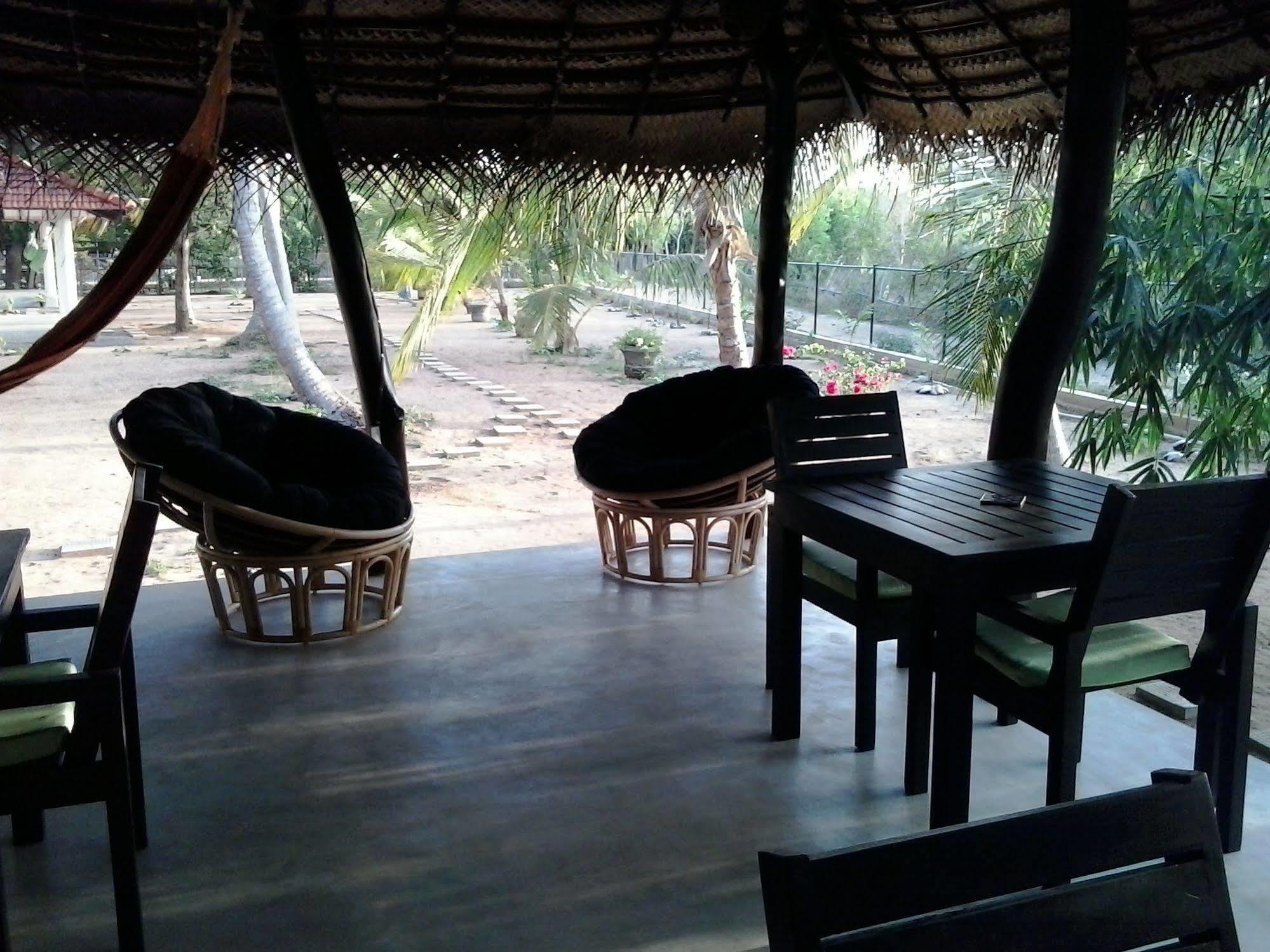 Chillenjoy Cabanas & Restaurant Tangalle Exterior photo