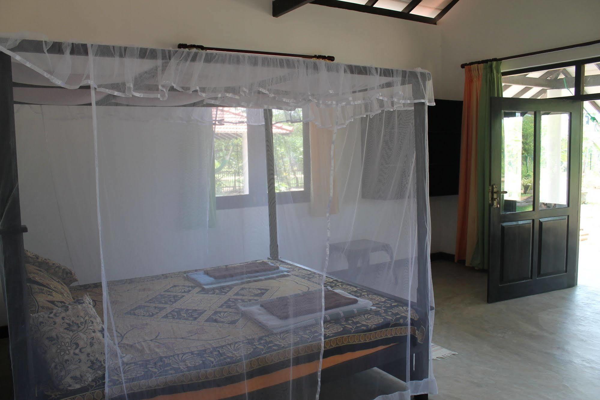 Chillenjoy Cabanas & Restaurant Tangalle Exterior photo