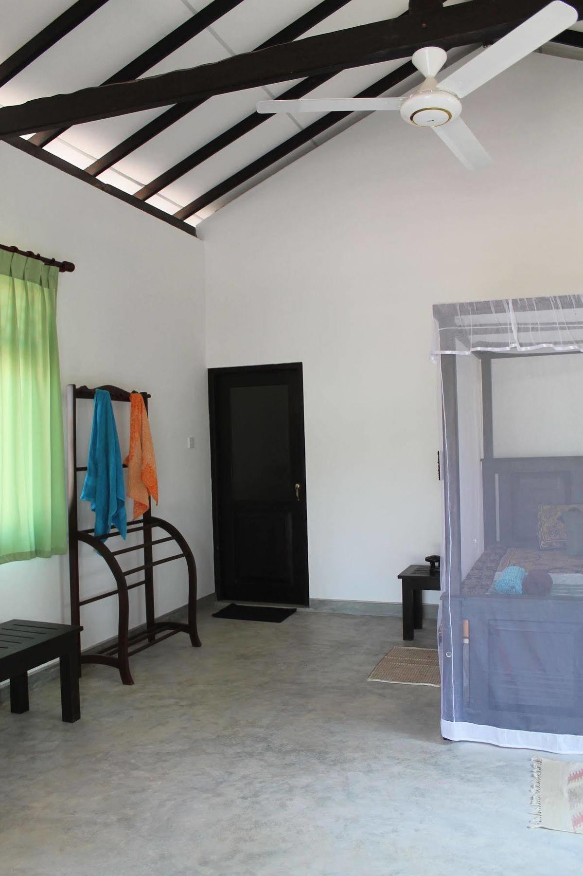 Chillenjoy Cabanas & Restaurant Tangalle Exterior photo